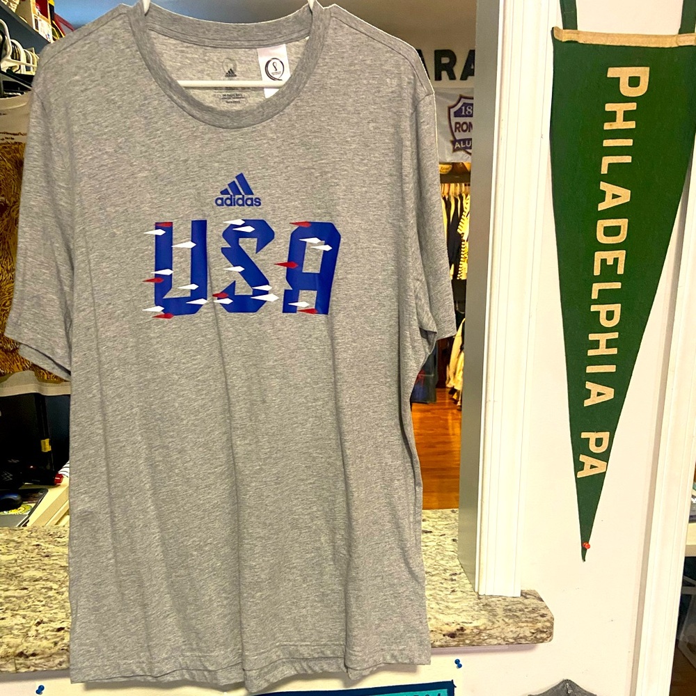 New With Tags Adidas Gray Mens Large 2022 World Cup USA Mens Soccer Teeshirt